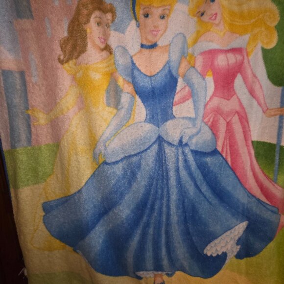 Disney Princess Fleece Blanket - Belle, Cinderella, Aurora ~60x50in - Picture 12 of 13